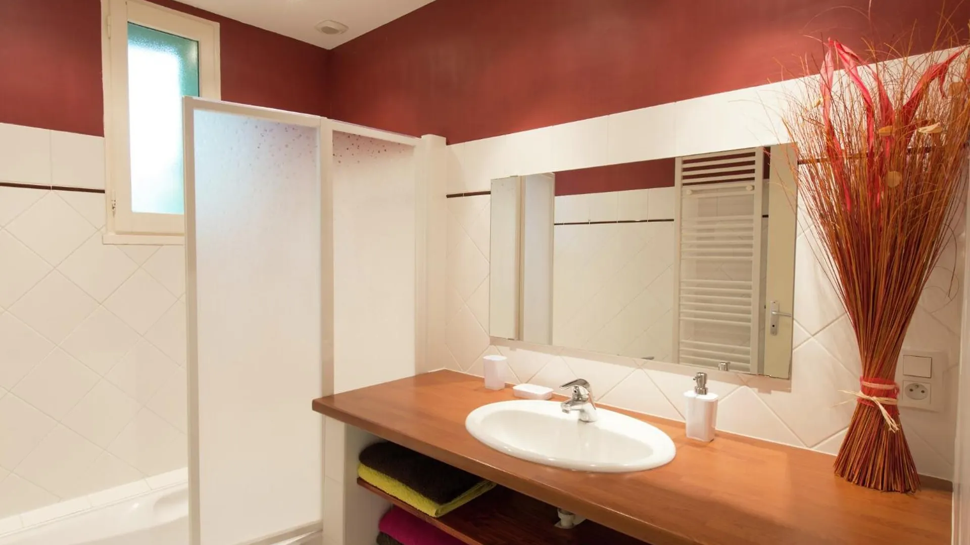 Modern Vacation Home With Private Garden, Cleaning Included Bathernay 0*,