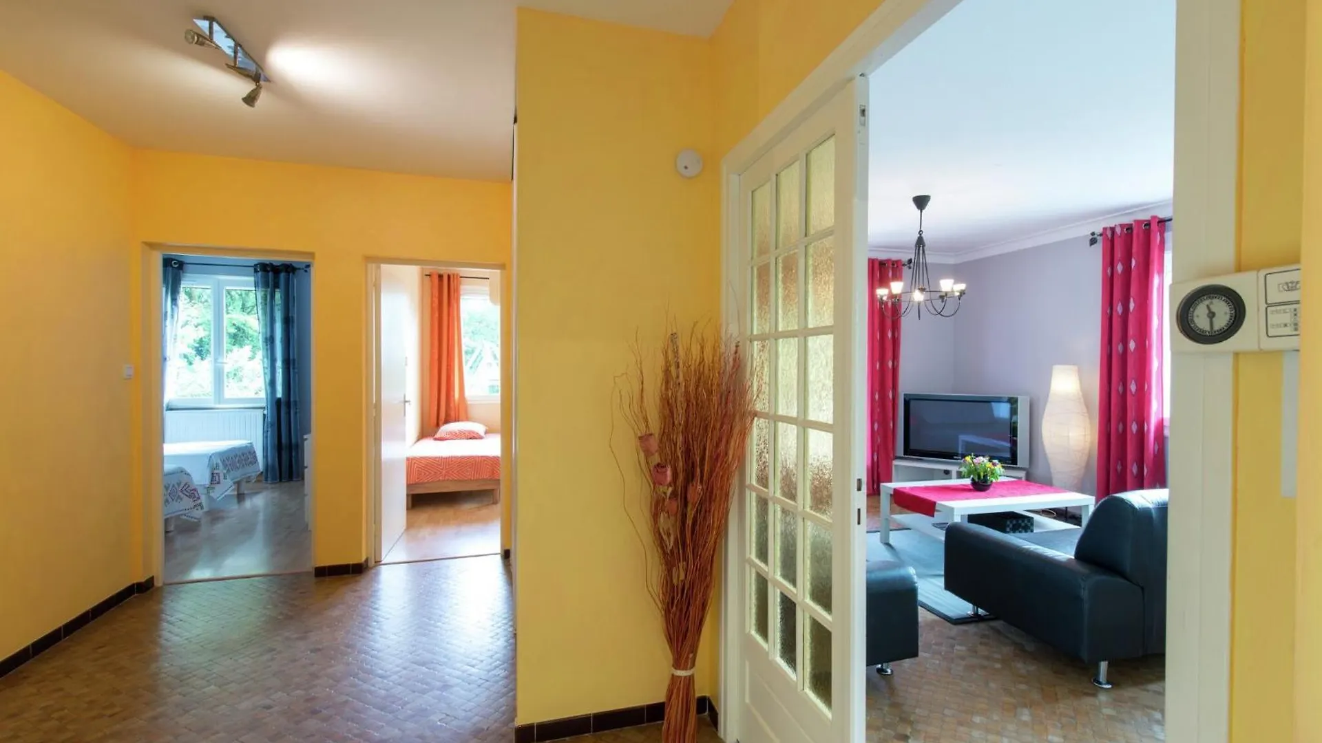 Modern Vacation Home With Private Garden, Cleaning Included Bathernay