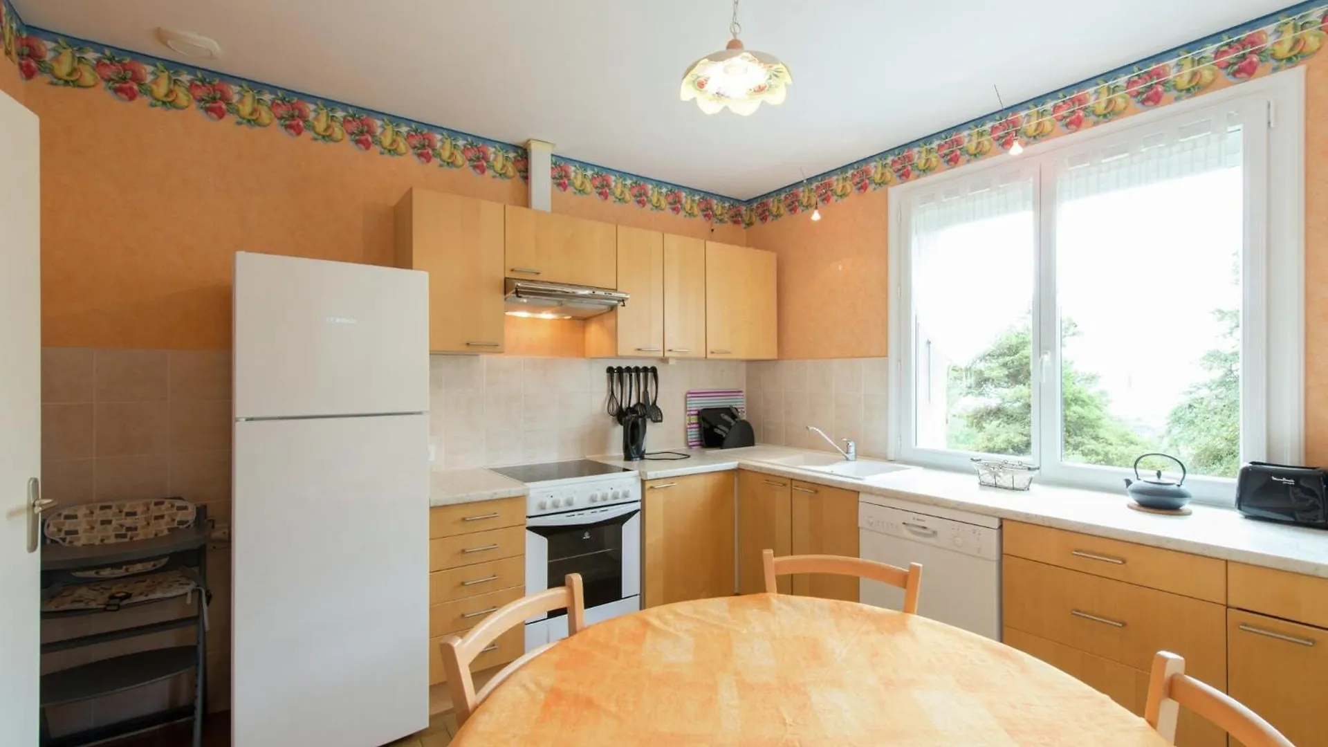 Modern Vacation Home With Private Garden, Cleaning Included Bathernay Holiday home