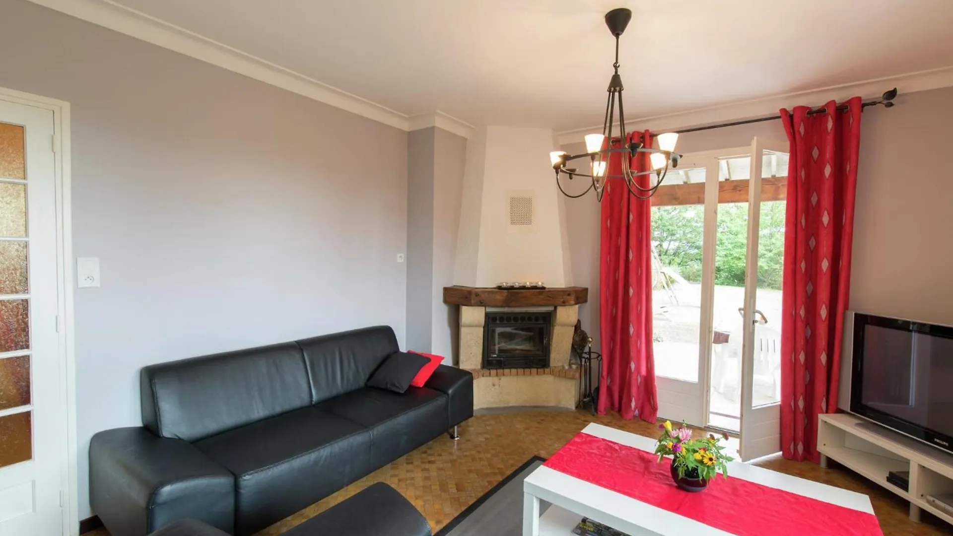 Modern Vacation Home With Private Garden, Cleaning Included Bathernay