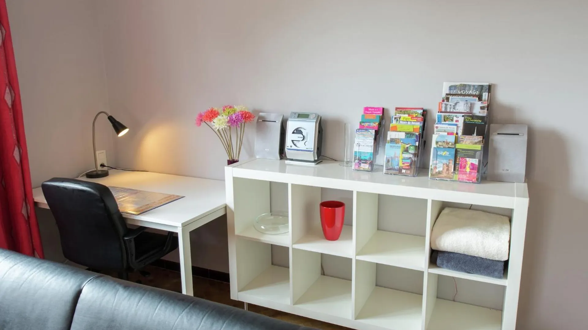 Modern Vacation Home With Private Garden, Cleaning Included Bathernay Holiday home